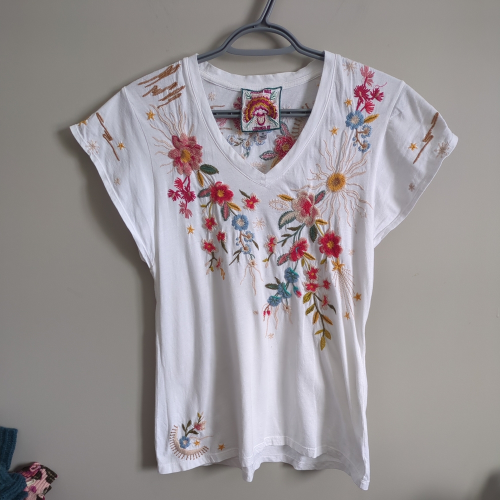 Johnny Was Lissa Flutter Sleeve T-Shirt White Floral/Celestial‎ Embroidery Sz XS